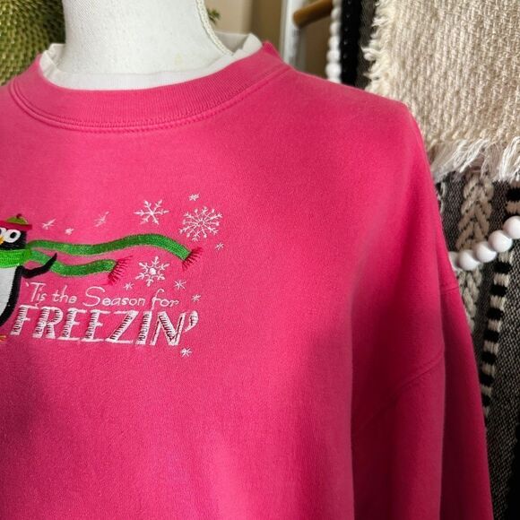 Vintage Christmas Winter Penguin Grannycore Double Crewneck Pink Sweatshirt - Picture 3 of 8
